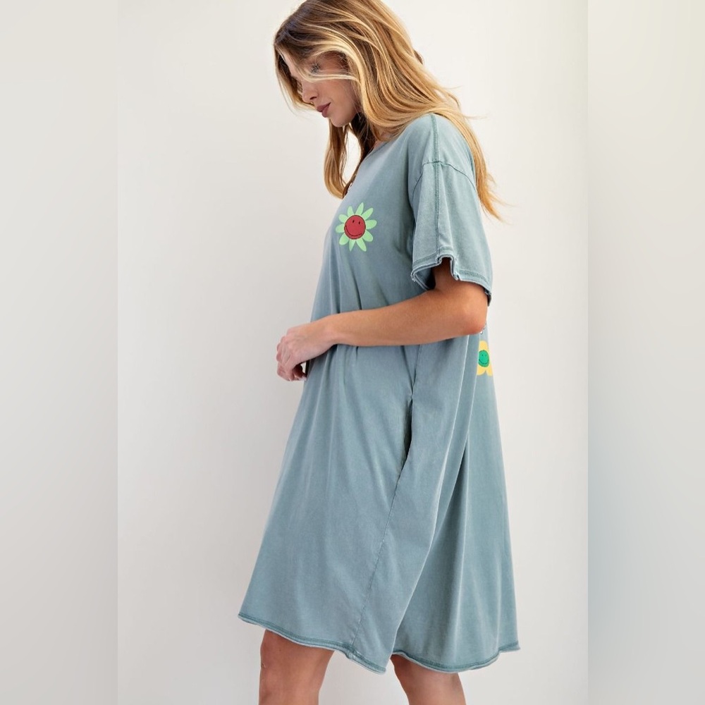 Easel Shirt Dress with daisy Flower print - Picture 2 of 4